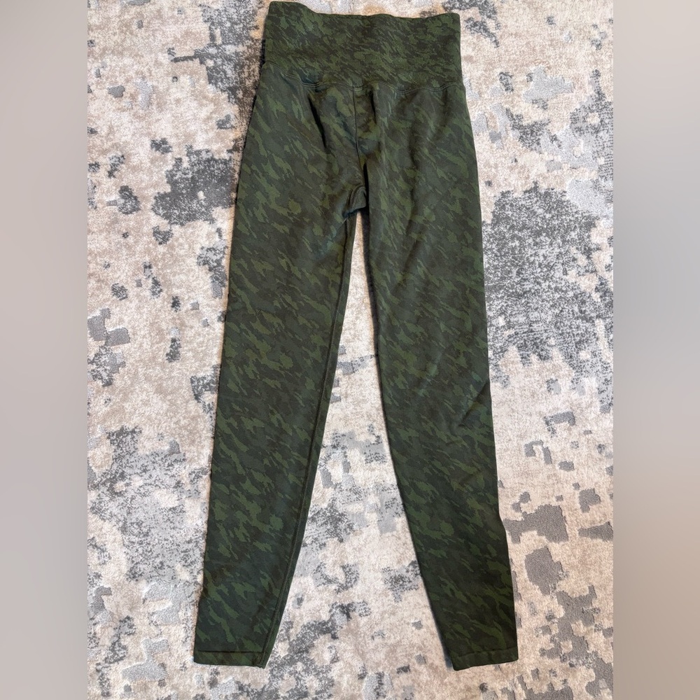 Lorna Jane camo full length leggings